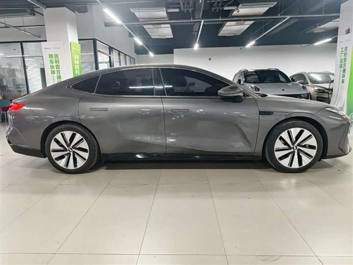 Фото 6 - Geely Galaxy E8