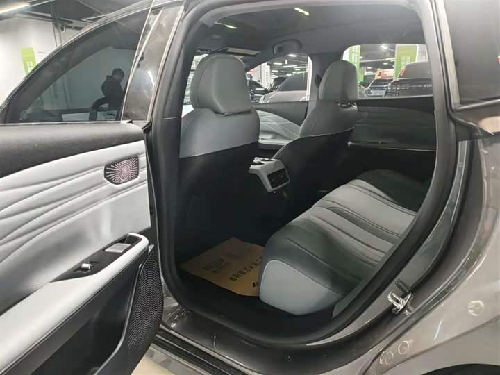 Фото 9 - Geely Galaxy E8