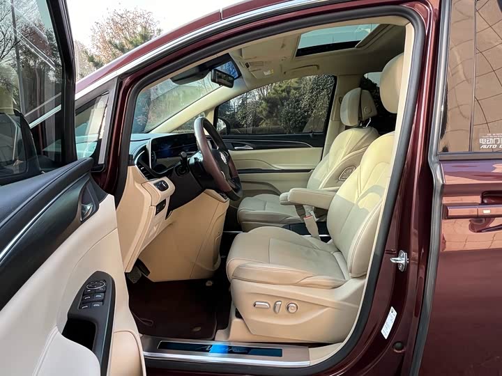 Фото 13 - Buick GL8 ES