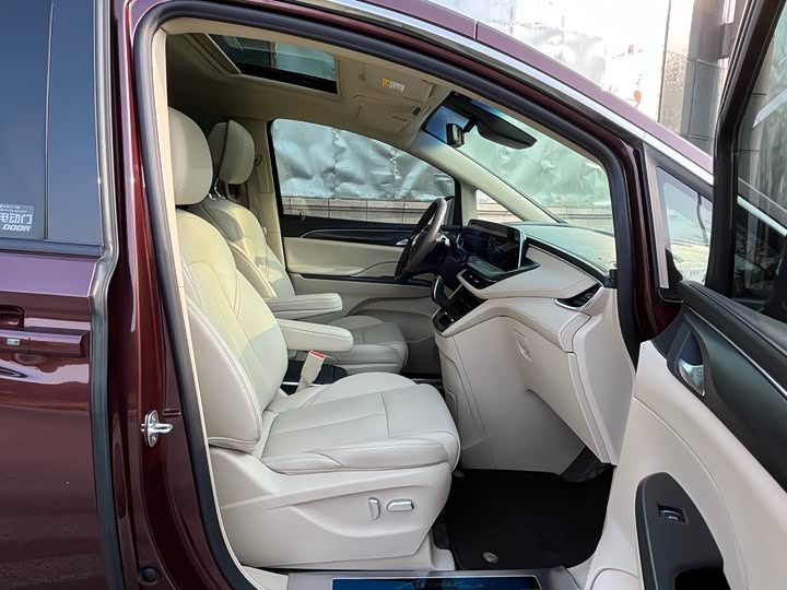 Фото 16 - Buick GL8 ES