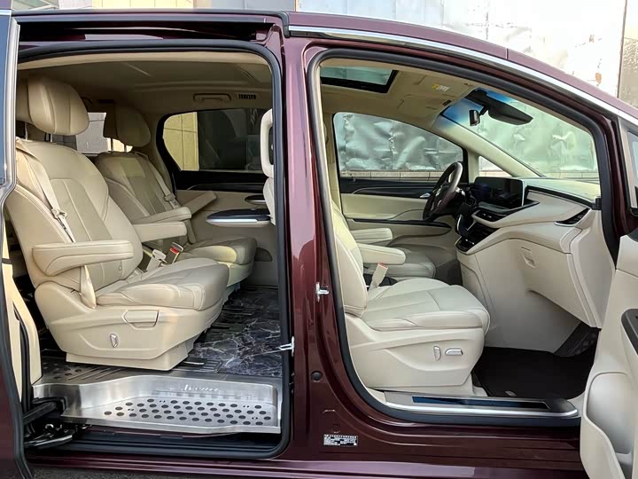 Фото 19 - Buick GL8 ES