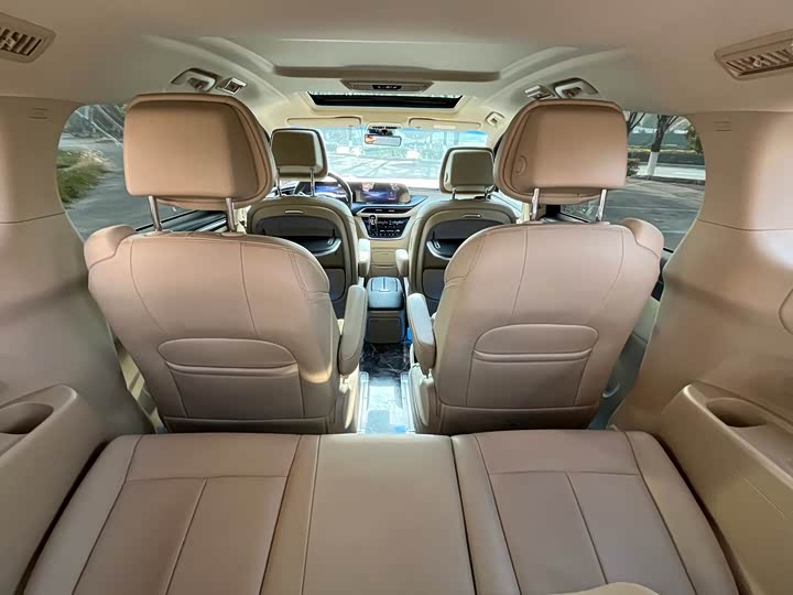 Фото 21 - Buick GL8 ES