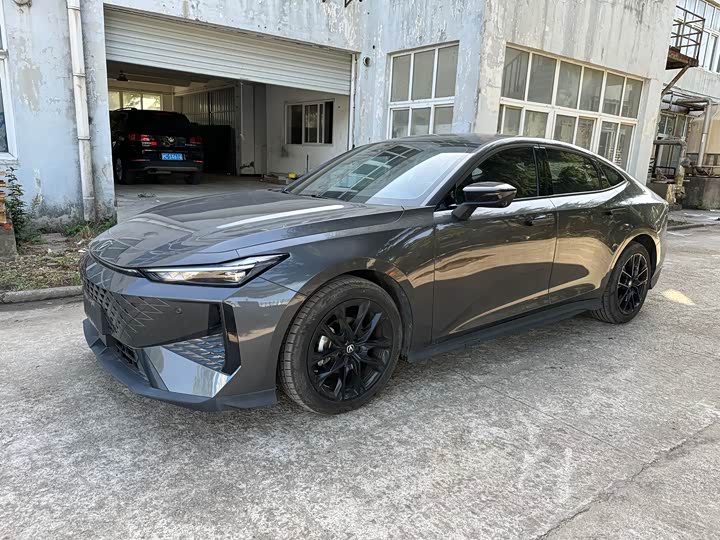 Фото 1 - Changan UNI-V