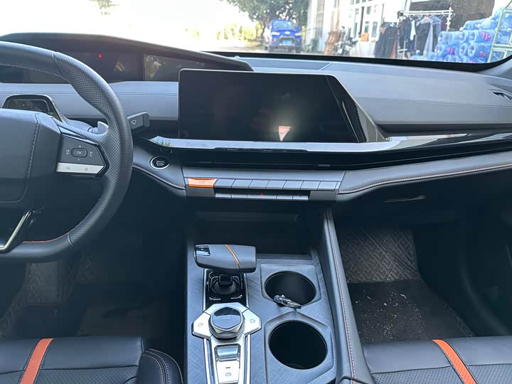 Фото 15 - Changan UNI-V