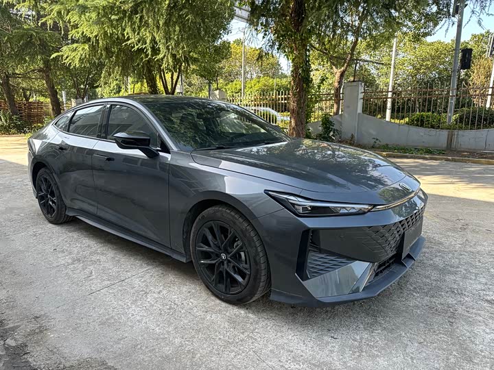 Фото 2 - Changan UNI-V