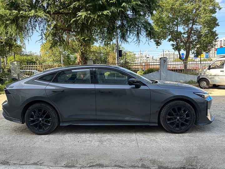 Фото 3 - Changan UNI-V