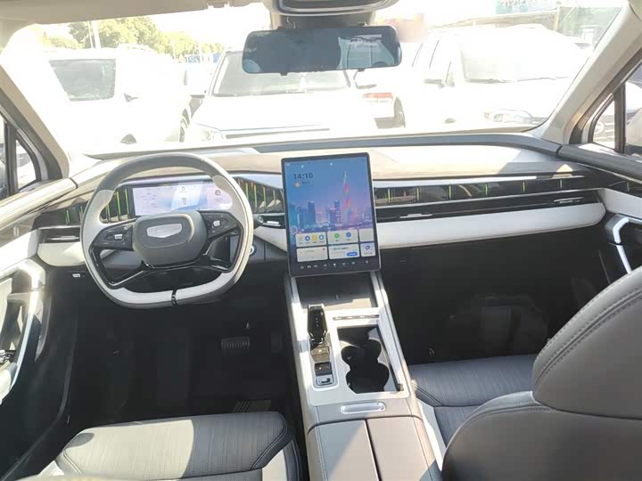 Фото 10 - Geely Atlas L