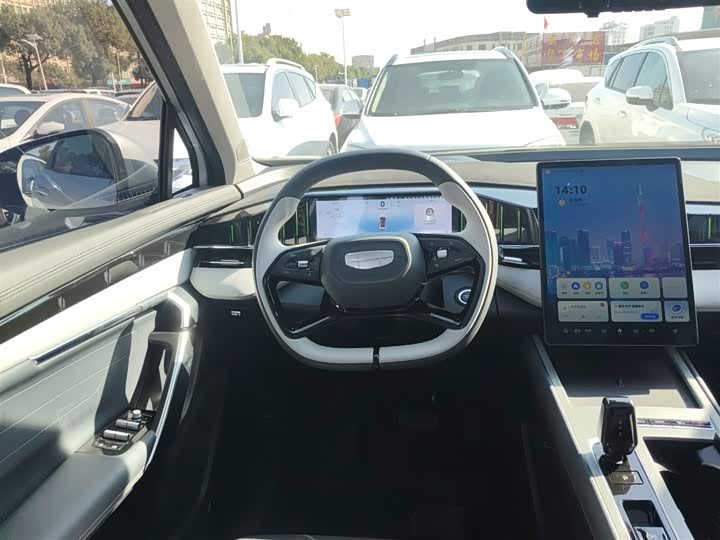 Фото 11 - Geely Atlas L