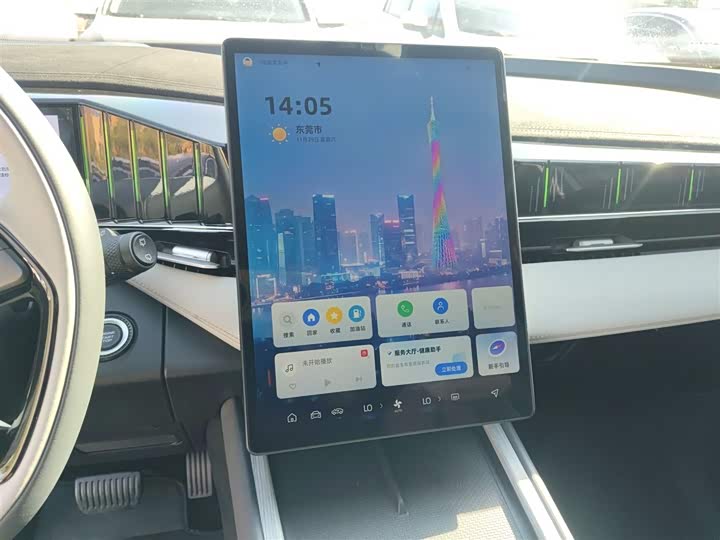 Фото 13 - Geely Atlas L