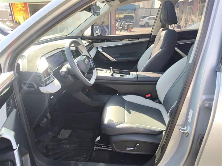 Фото 15 - Geely Atlas L