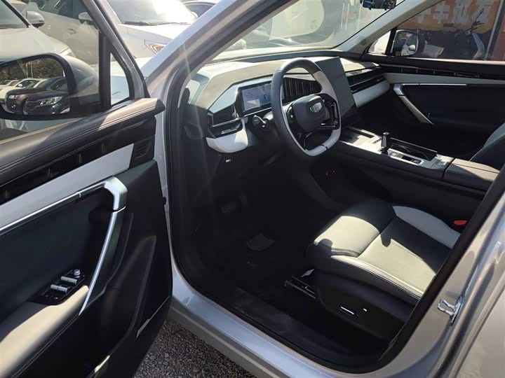 Фото 16 - Geely Atlas L