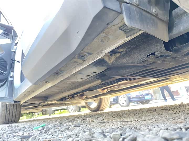 Фото 22 - Geely Atlas L