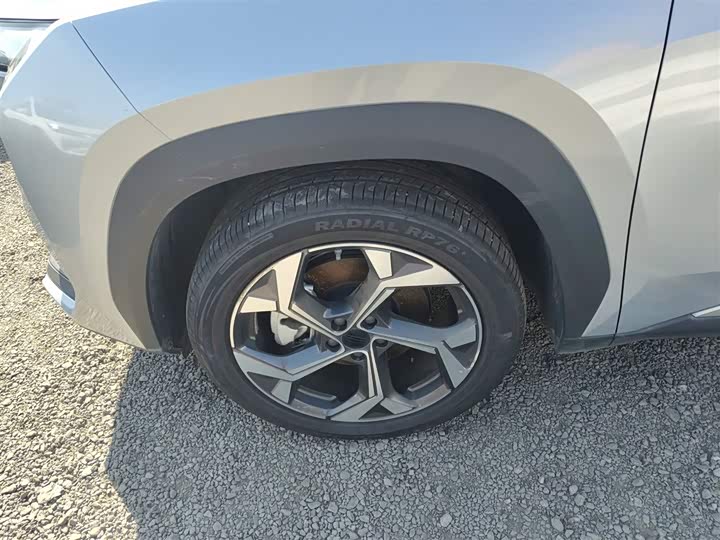 Фото 23 - Geely Atlas L