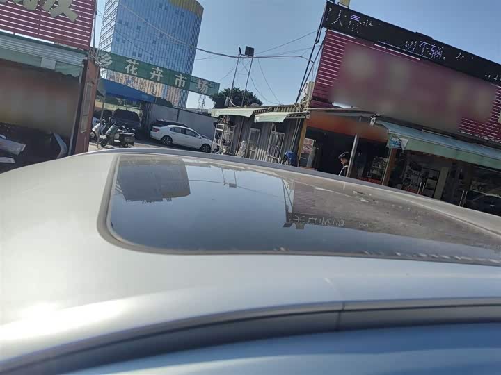 Фото 27 - Geely Atlas L