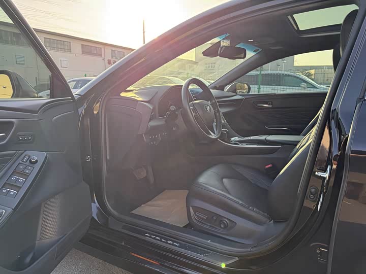 Фото 7 - Toyota Avalon