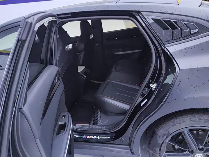 Фото 11 - Changan UNI-V