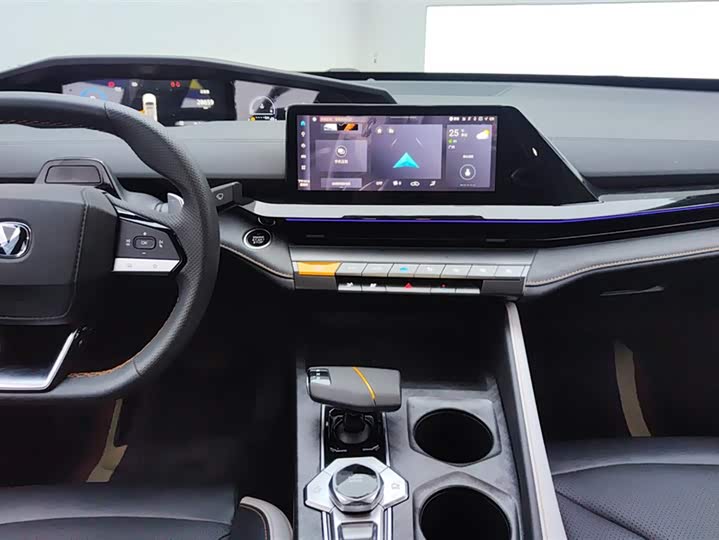 Фото 13 - Changan UNI-V