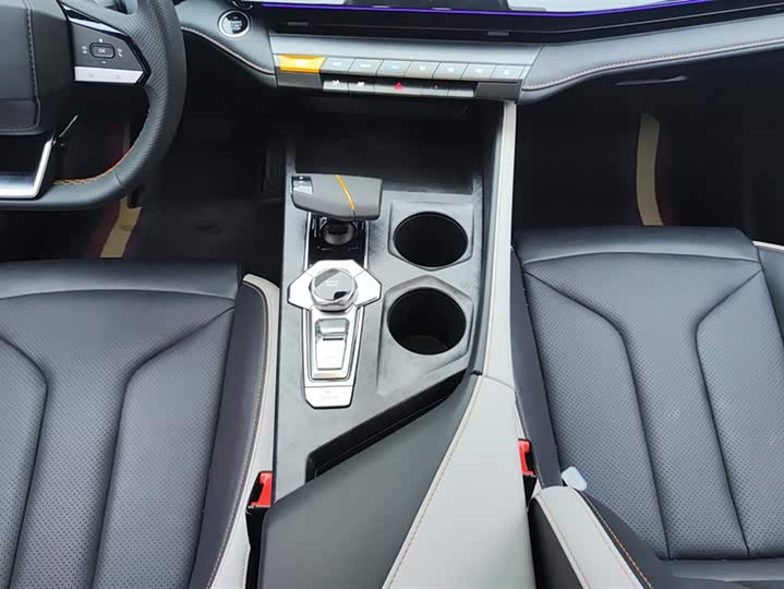 Фото 16 - Changan UNI-V