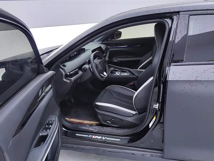 Фото 9 - Changan UNI-V