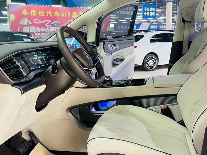 Фото 7 - Denza D9