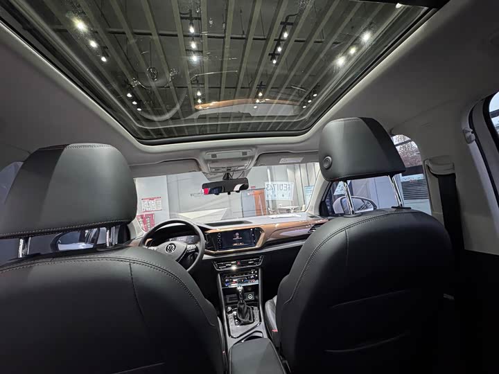 Фото 10 - Volkswagen Tharu