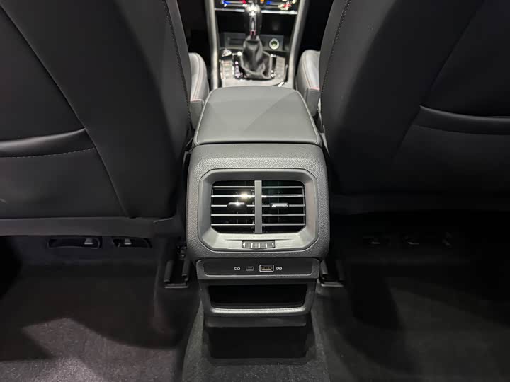 Фото 13 - Volkswagen Tharu