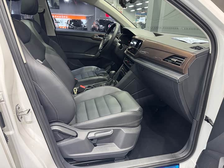 Фото 5 - Volkswagen Tharu