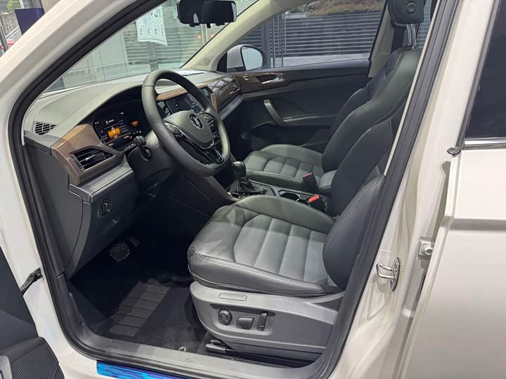 Фото 9 - Volkswagen Tharu