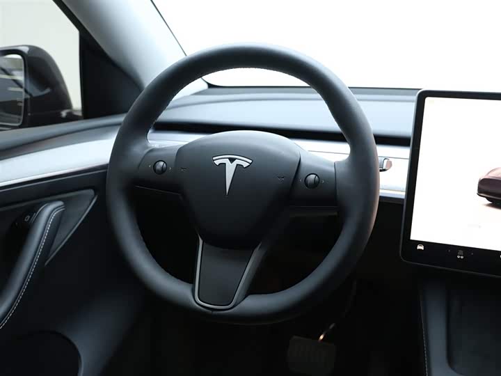 Фото 12 - Tesla Model Y