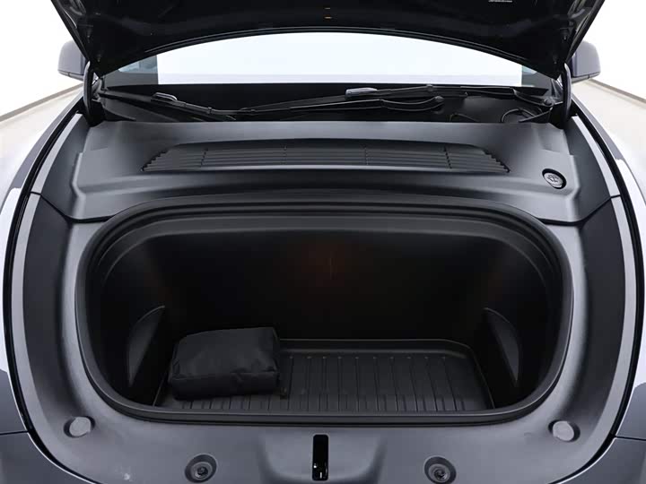 Фото 14 - Tesla Model Y