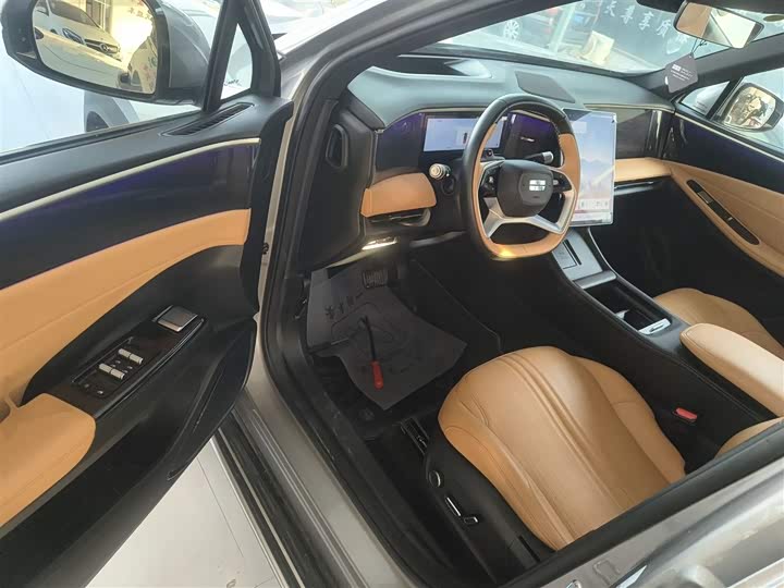 Фото 16 - Geely Galaxy L7