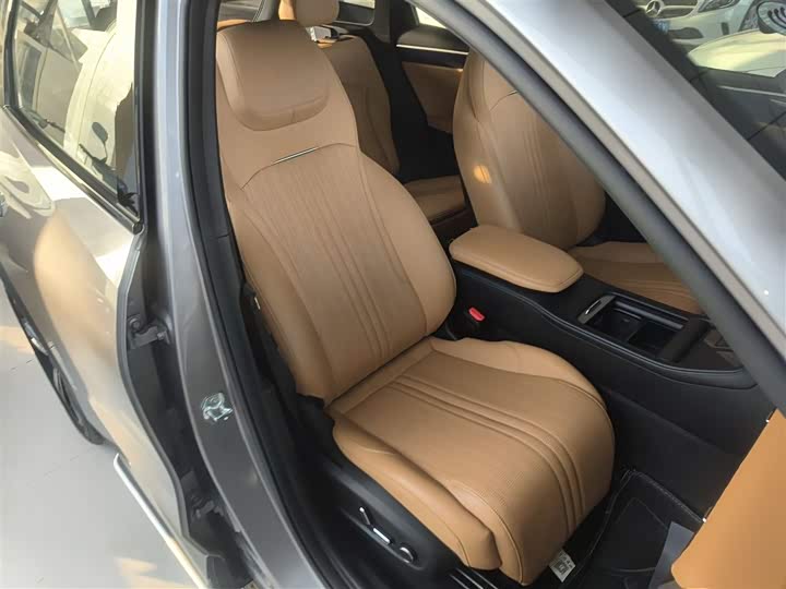 Фото 25 - Geely Galaxy L7