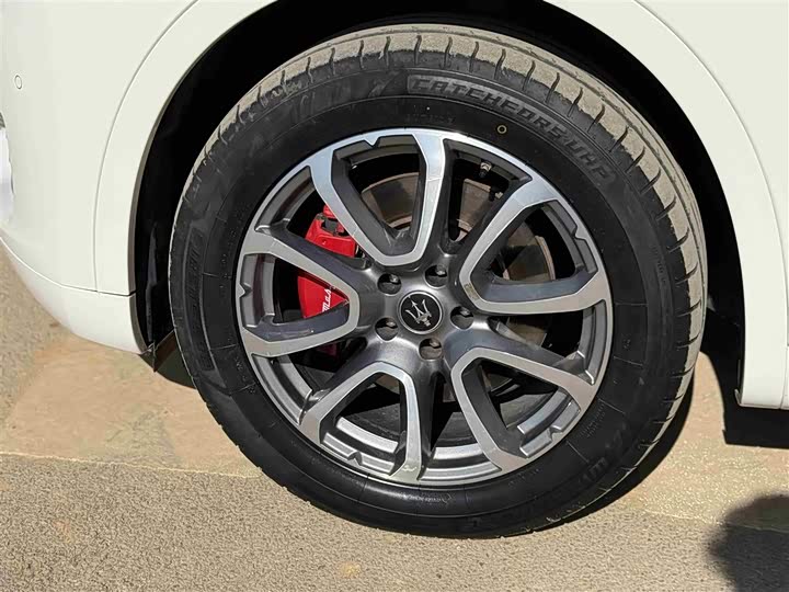 Фото 12 - Maserati Levante