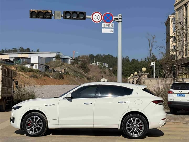 Фото 13 - Maserati Levante