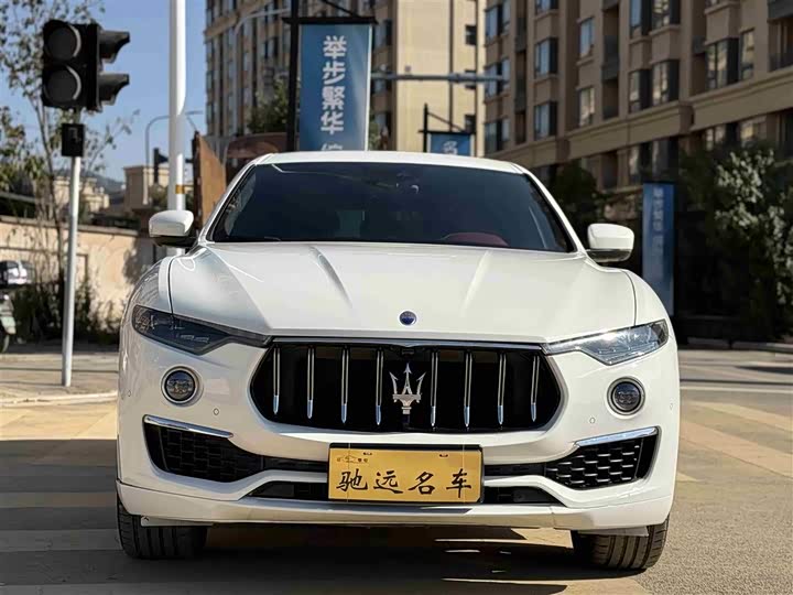 Фото 2 - Maserati Levante