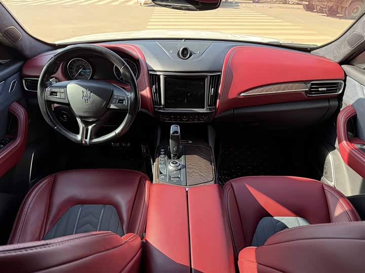 Фото 4 - Maserati Levante