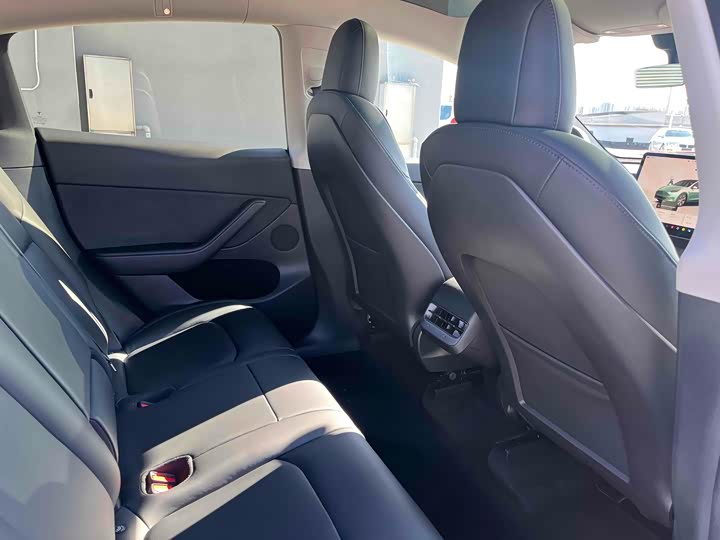 Фото 10 - Tesla Model Y