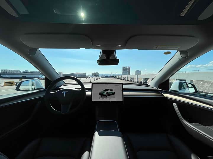 Фото 14 - Tesla Model Y