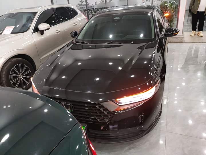 Фото 3 - Honda Accord