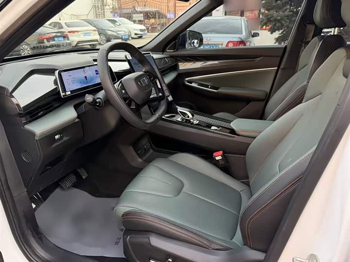 Фото 8 - Geely Atlas