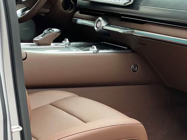 Фото 10 - Tank 700 Hybrid