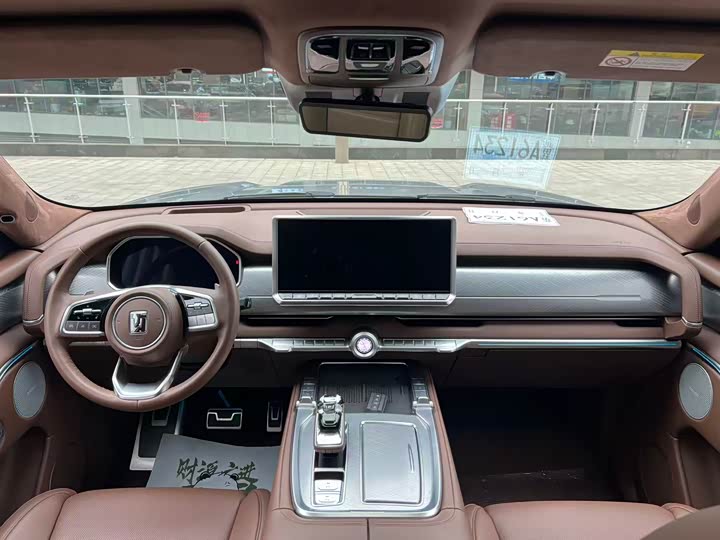 Фото 7 - Tank 700 Hybrid