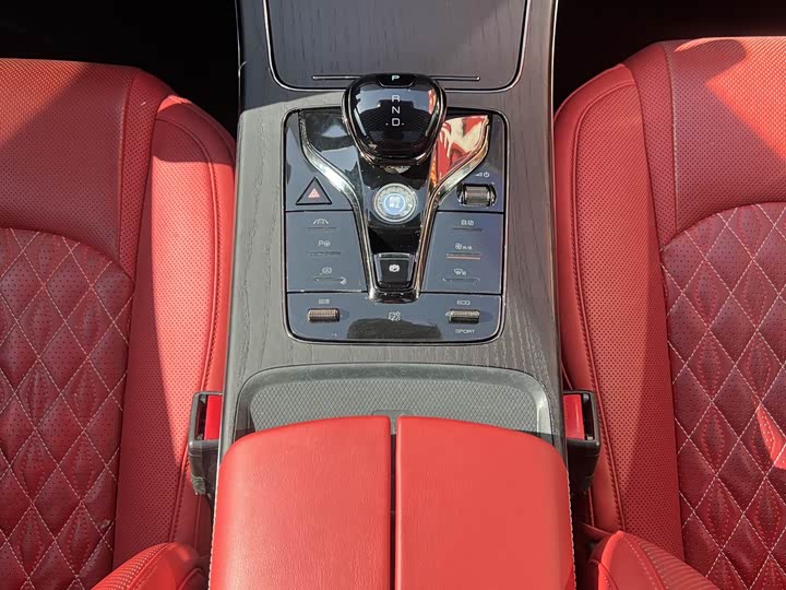 Фото 13 - BYD Han