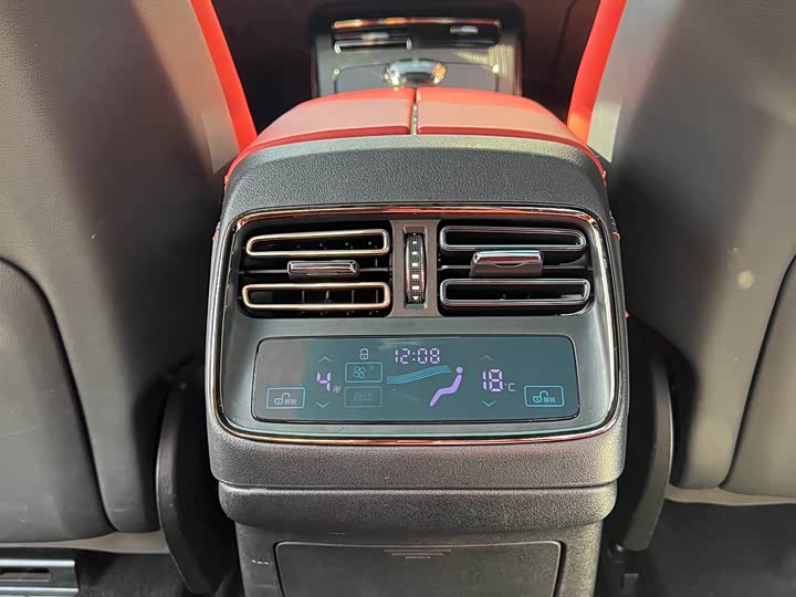 Фото 14 - BYD Han