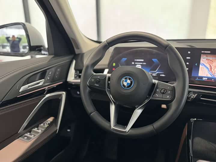 Фото 10 - BMW iX1