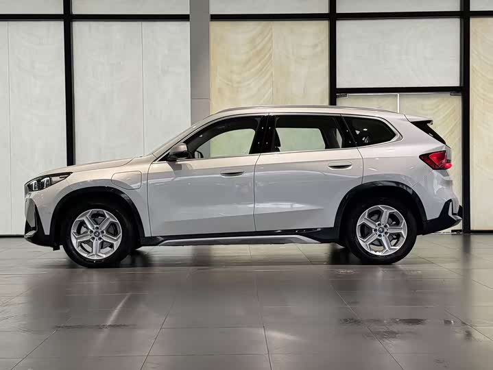 Фото 3 - BMW iX1