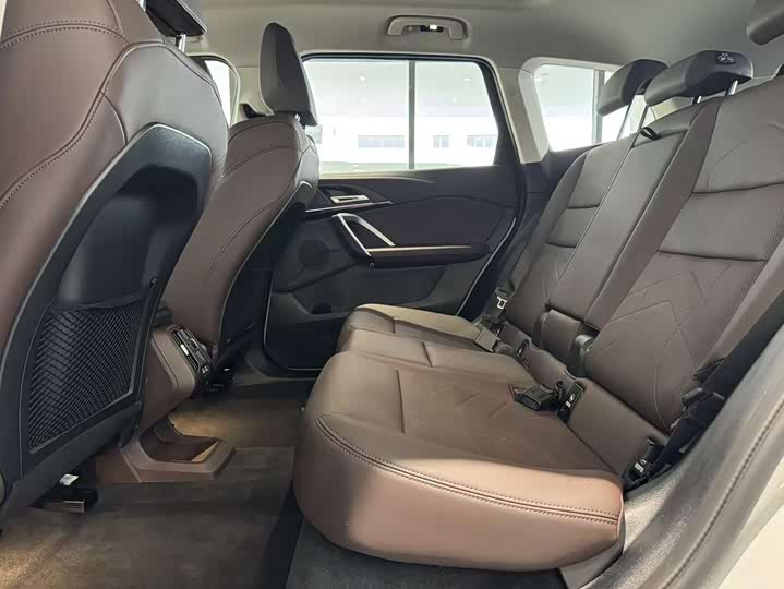 Фото 8 - BMW iX1