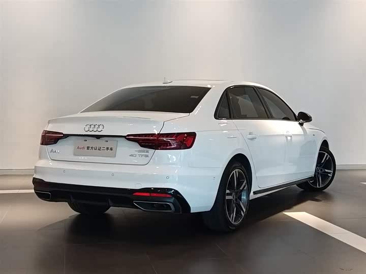 Фото 4 - Audi A4L