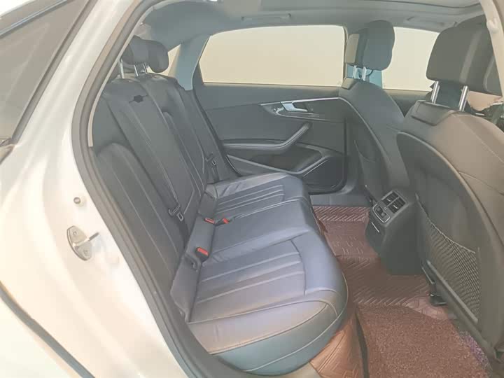 Фото 7 - Audi A4L