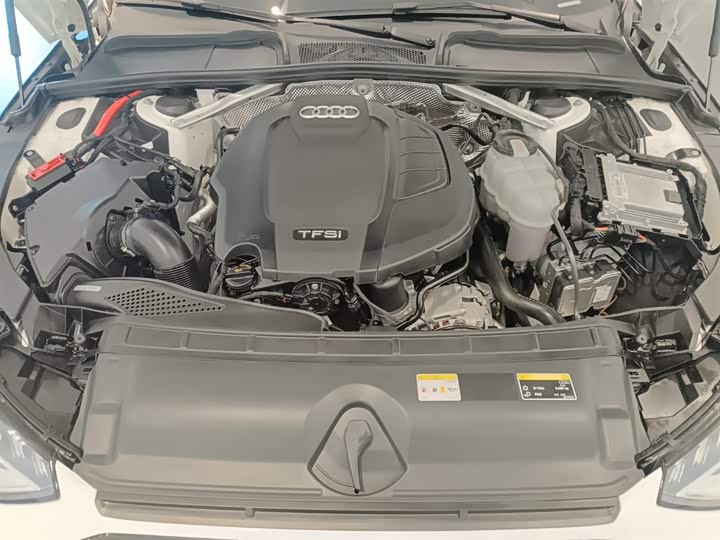 Фото 8 - Audi A4L